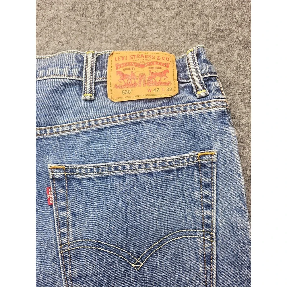 Levis 550 Jeans Men 42x32 (40x31) Straight Leg Medium Wash